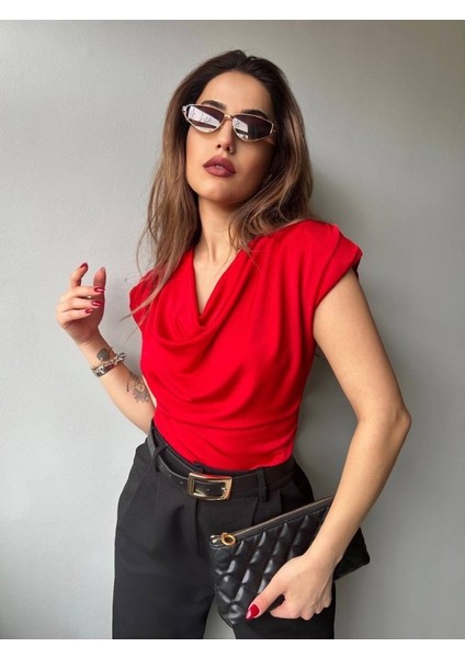 Kadın V Yaka Vatka Detay Kolsuz Dökümlü Bluz fırsatları