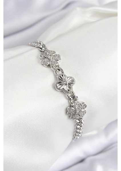 Pirinç Zirkon Taşlı Yonca Model Gümüş Renk Kadın Bileklik - TJ-BB7558
