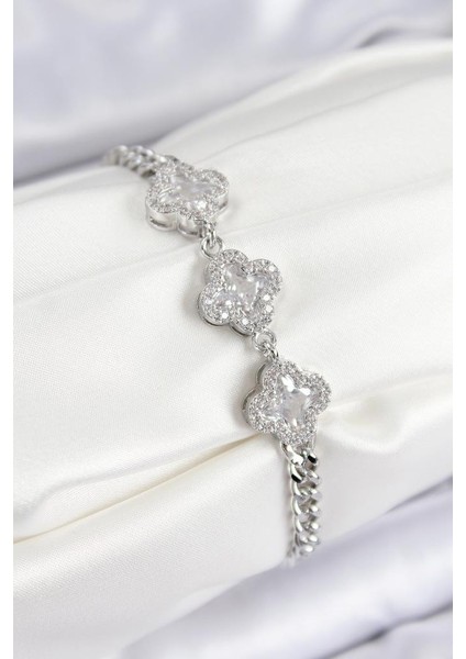 Pirinç Zirkon Taşlı Yonca Model Gümüş Renk Kadın Bileklik - TJ-BB7546