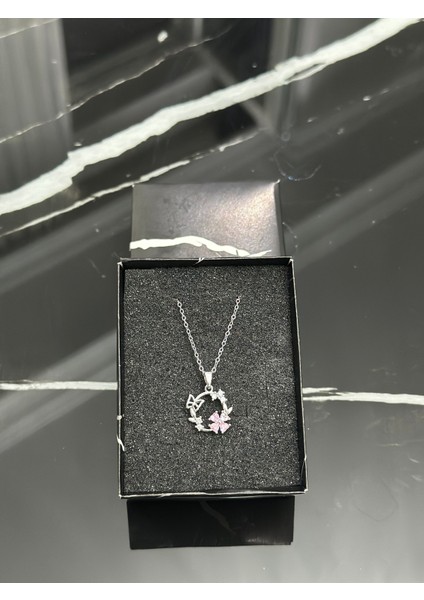 Çiçek Motifli Çelik Kolye