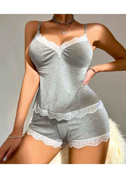 Pamuklu Dantel Işlemeli Gri Askılı Şortlu Pijama Takımı