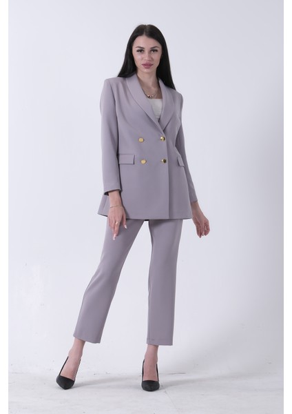 Gri Kadın Dört Düğmeli Kruvaze Blazer Ceket & Pantolon Takım 0106305.06 modelleri