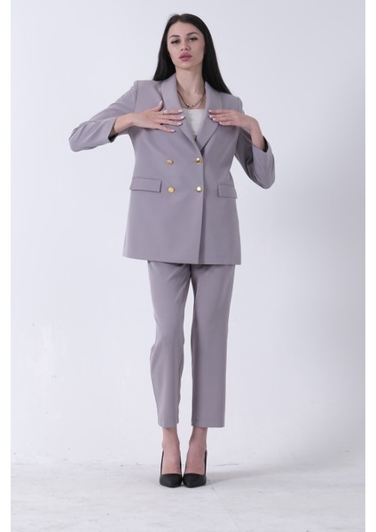 Gri Kadın Dört Düğmeli Kruvaze Blazer Ceket & Pantolon Takım 0106305.06