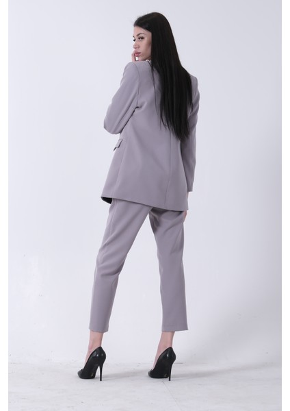 Gri Kadın Dört Düğmeli Kruvaze Blazer Ceket & Pantolon Takım 0106305.06