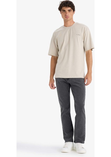 %100 Pamuk Boxy Fit Rahat Kesim Bisiklet Yaka Sırt Baskılı Kısa Kollu Tişört F8326AX25AU fiyatları