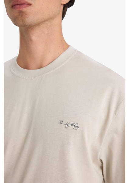 %100 Pamuk Boxy Fit Rahat Kesim Bisiklet Yaka Sırt Baskılı Kısa Kollu Tişört F8326AX25AU indirimleri