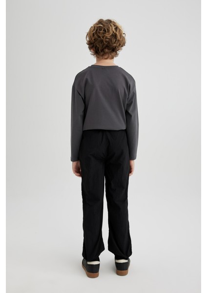 Erkek Çocuk Beli ve Paçası Lastikli Cepli Siyah Jogger Paraşüt Basic Düz Pantolon B6602A824SM indirimleri