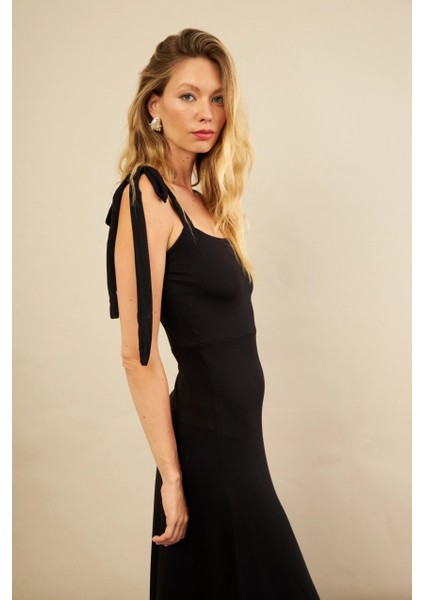 Kadın Siyah Omuz Fiyonklu Midi Elbise EY3119 indirimleri