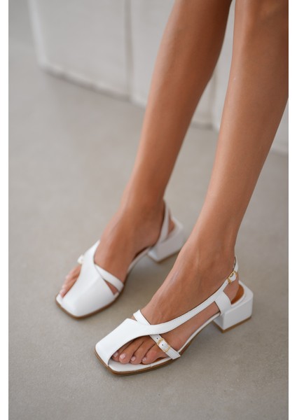 Begon Asimetrik Kesim Tokalı Hakiki Deri Kadın Sandalet- Beyaz fiyatları