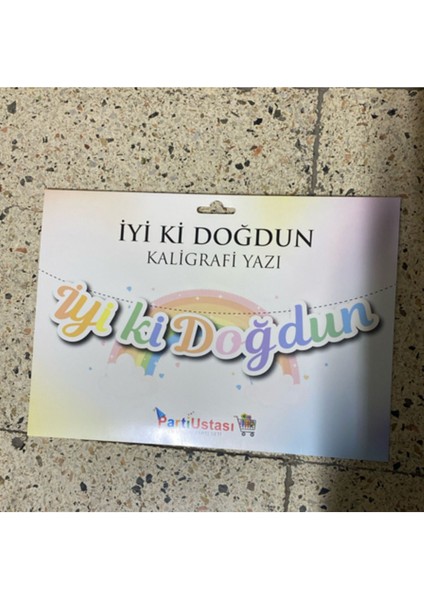 Iyiki Doğdun Kaligrafi Yazı Macaron
