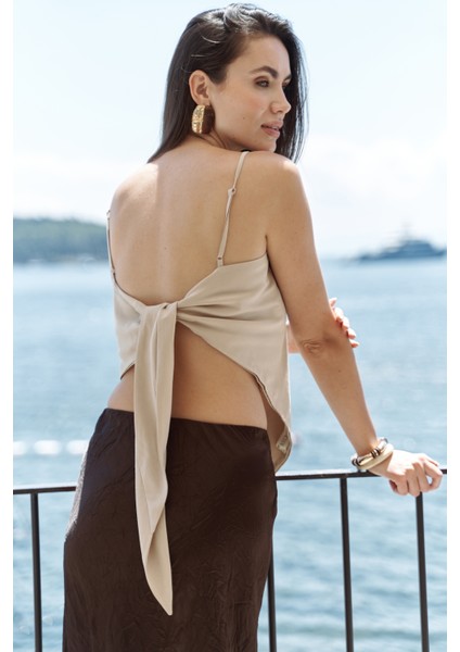 Alytih Üçgen Detay Bej Crop fırsatları