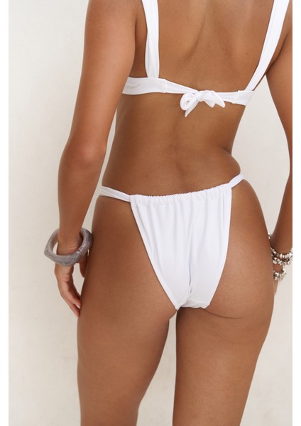 Larasis Çiçek Detaylı Beyaz Bikini Altı