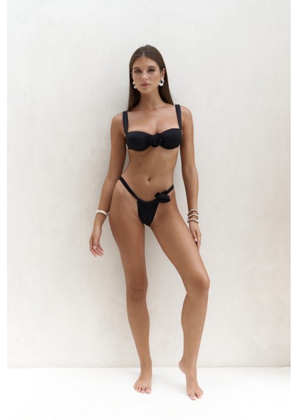 Larasis Çiçek Detaylı Siyah Bikini Altı
