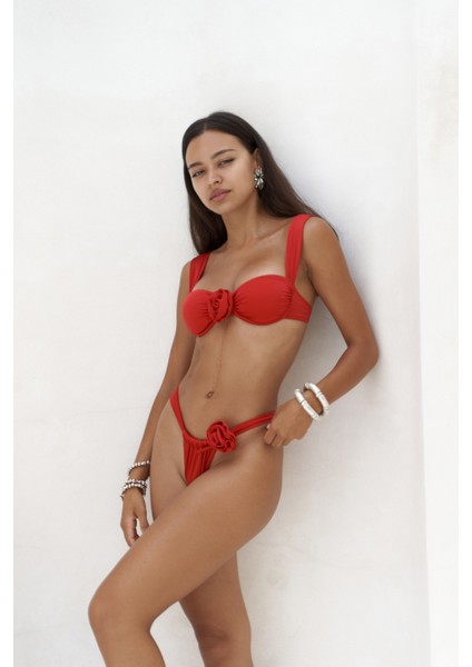 Larasis Çiçek Detaylı Gloplu Kırmızı Bikini Üstü