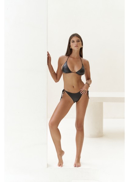 Mutia Bağcıklı Parlak Siyah Bikini Altı