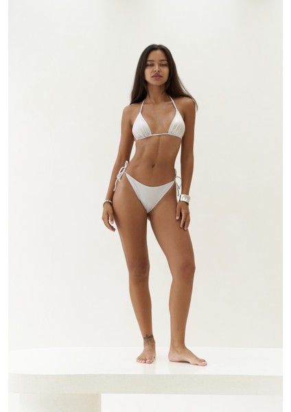 Mutia Bağcıklı Parlak Beyaz Bikini Üstü