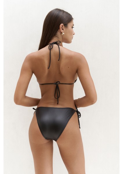 Mutia Bağcıklı Parlak Siyah Bikini Üstü