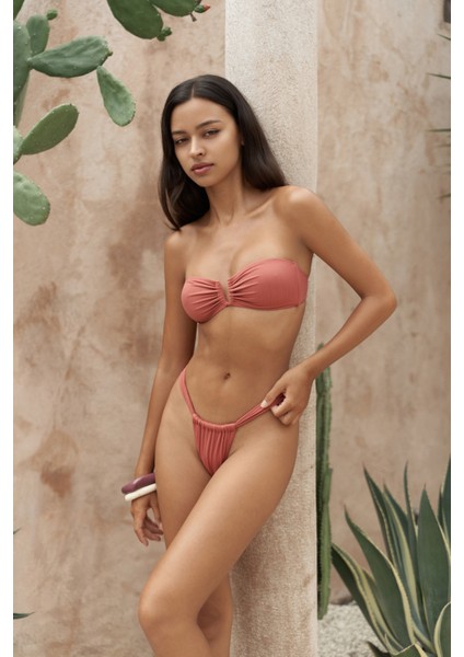 Lahla Büzgü Detaylı Kalın Bant Kiremit Bikini Altı