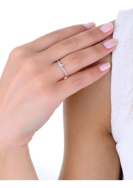 Gümüş Rodyumlu Zirkon ve Sedef Taşlı Mini Kelebek Yüzük