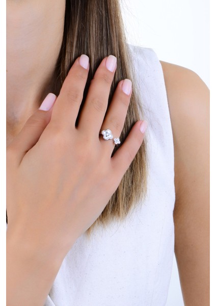 Gümüş Rodyumlu Zirkon ve Sedef Taşlı Twin Clovers (Yonca) Ayarlamalı Yüzük