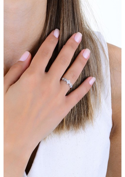 Gümüş Rodyumlu Zirkon ve Sedef Taşlı Ardışık Yonca Şans Yüzük modelleri