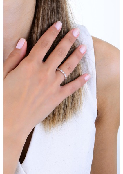 Gümüş Rodyumlu Zirkon Taşlı Işıltılı Kalp Akışı Tamtur Yüzük fiyatları