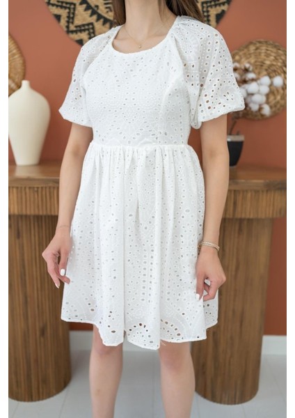 Ipeksi Beyaz Fisto Elbise fırsatları