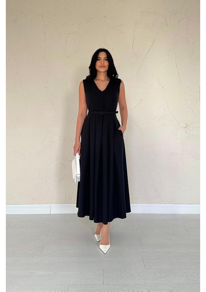 Ipeksi Siyah Önü Britli Pileli Elbise