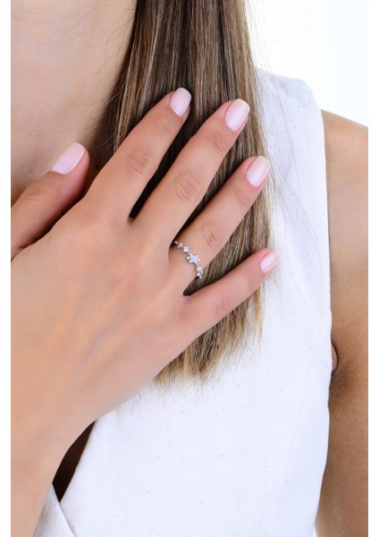 Gümüş Rodyumlu Zirkon Taşlı Parıltılı Yıldız Tozu Yüzük