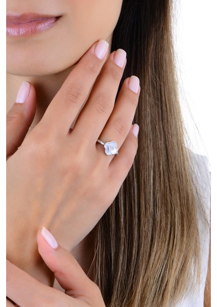 Gümüş Rodyumlu Zirkon ve Sedef Taşlı Bereketli Yonca Yüzük