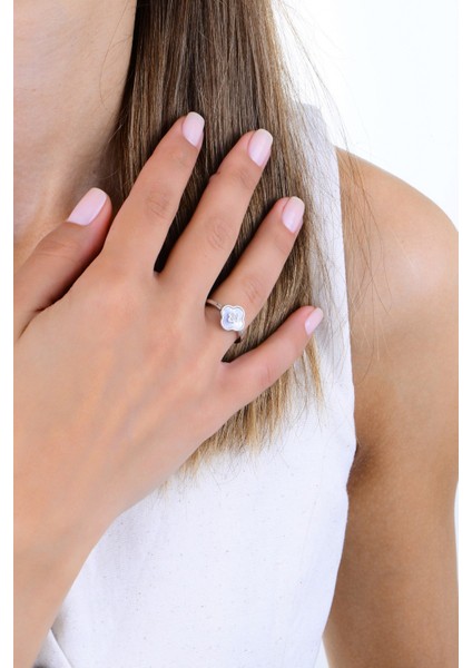 Gümüş Rodyumlu Zirkon ve Sedef Taşlı Bereketli Yonca Yüzük modelleri