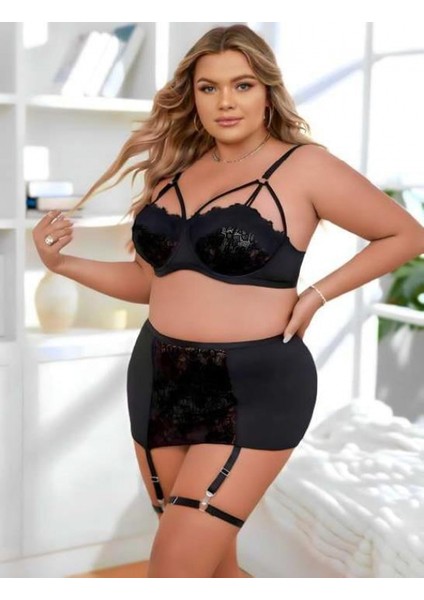 Büyük Beden Siyah Dantel Işlemeli Dekolteli Jartiyer Takımı