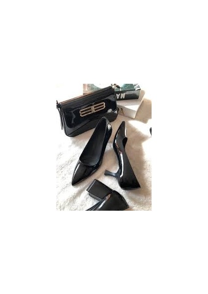 Siyah Kadın Klasik Topuklu Ayakkabı