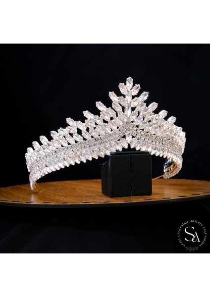 Kristal Taşlı Şık ve Zarif Gelin Tacı ve Saç Aksesuarı modelleri