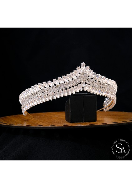 Kristal Taşlı Şık ve Zarif Gelin Tacı modelleri