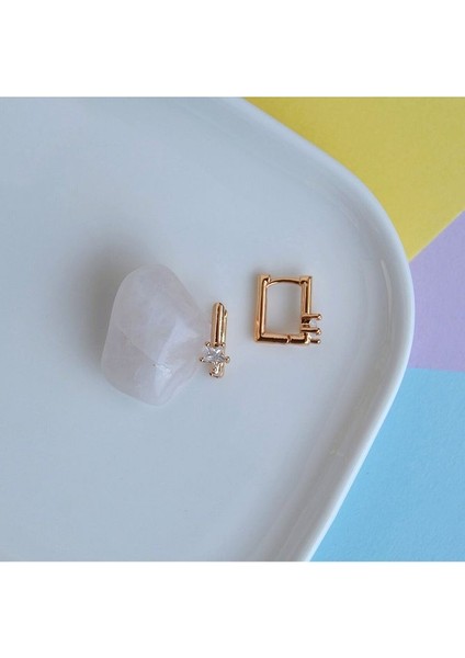 Yıldız Taşlı Kare Küpe Halka Küpe Tektaş Yıldız Detaylı 9 mm fiyatları