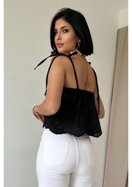 Siyah Bağcıklı Brode Bluz fırsatları