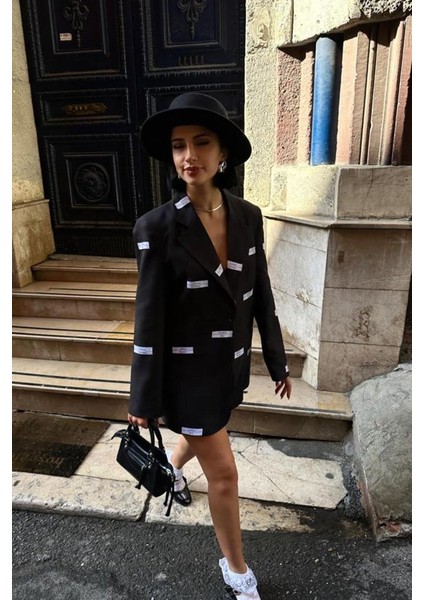 Ipeksi Siyah Etiket Detaylı Ceket fırsatları