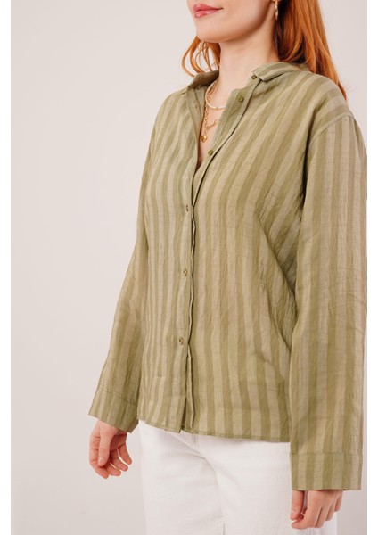Ipeksi Düğmeli ve Çizgi Detaylı Yeşil Gömlek modelleri