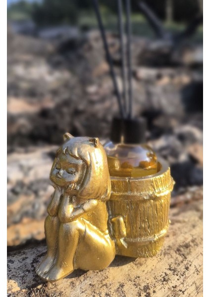 Sandal Esanslı Oda Kokusu-Çubuklu Cam Şişe 50ML -Kedi Kız Figürlü Biblo Tasarım modelleri