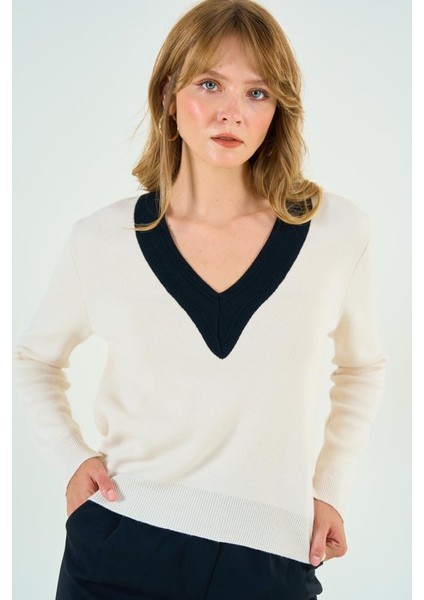 Ipeksi V Yaka Triko Kazak - Krem-Siyah fırsatları