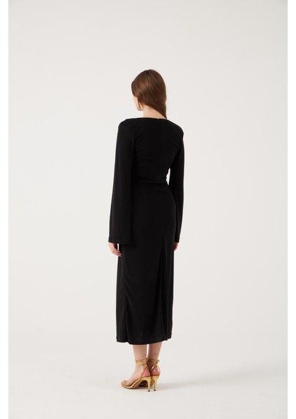 V Yaka Aksesuarlı Uzun Sunlit Elbise Siyah indirimleri