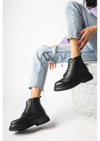 Hakiki Deri Kadın Tırtıklı Taban Deri Postal Bot TRC49-216574-1 modelleri