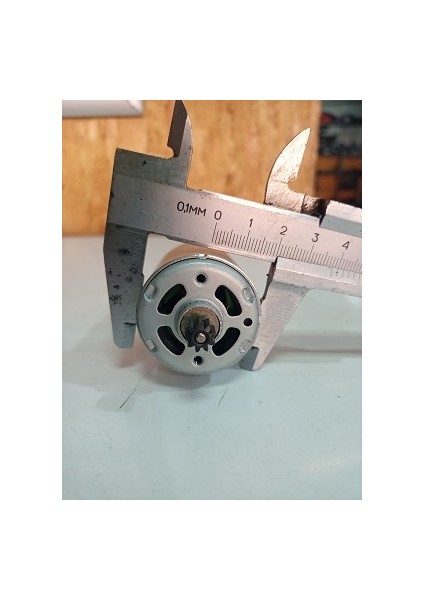 PSR 1200 Vidalama Makinesinin Doğru Akım Motoru 12V - 2609120083 fiyatları