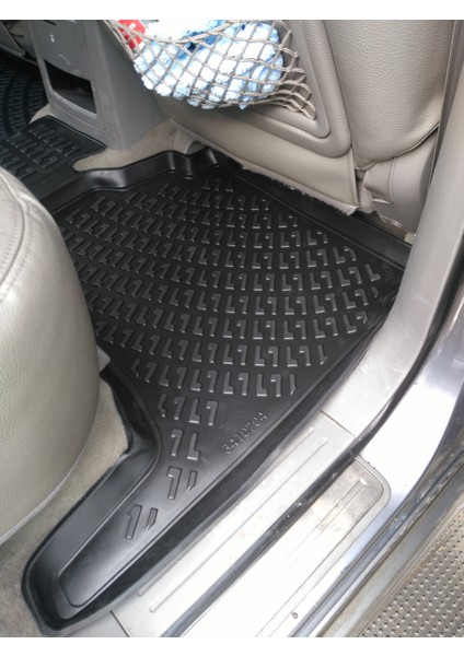 Kıa Sorento I 3D Siyah Havuzlu Paspas 2003 ve 2009 fırsatları