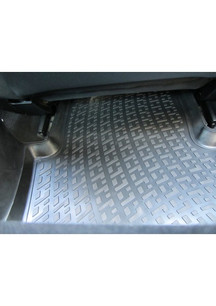 Mercedes C-Serisi W204 3D Siyah Havuzlu Paspas 2006 ve 2014 indirimleri