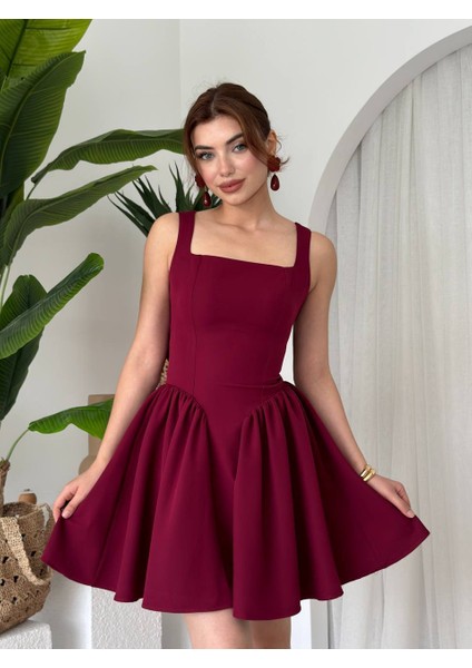 Sırt Fiyonk Detaylı Kadın Mini Kloş Elbise