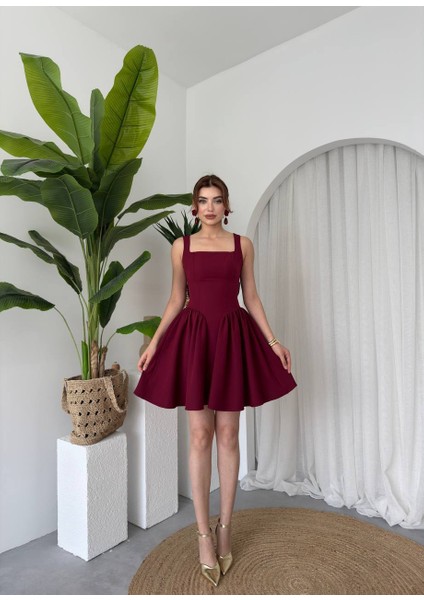 Sırt Fiyonk Detaylı Kadın Mini Kloş Elbise fırsatları