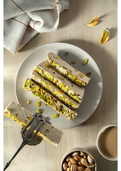 Şeker Ilavesiz Antep Fıstıklı Tahin Helvası (450 Gr) modelleri