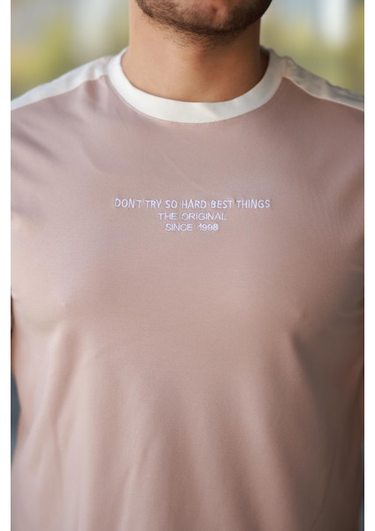 Erkek Bisiklet Yaka Bej Krem Şerit Detaylı Nakışlı %100 Pamuk Tişört - 2533 modelleri